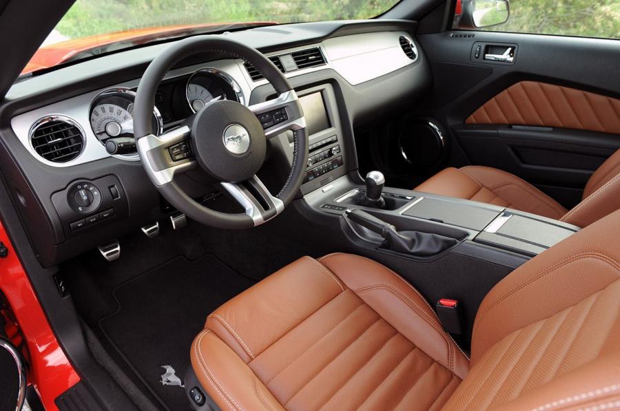  Ford Mustang V6 2011 года  (фото 38 из 93)